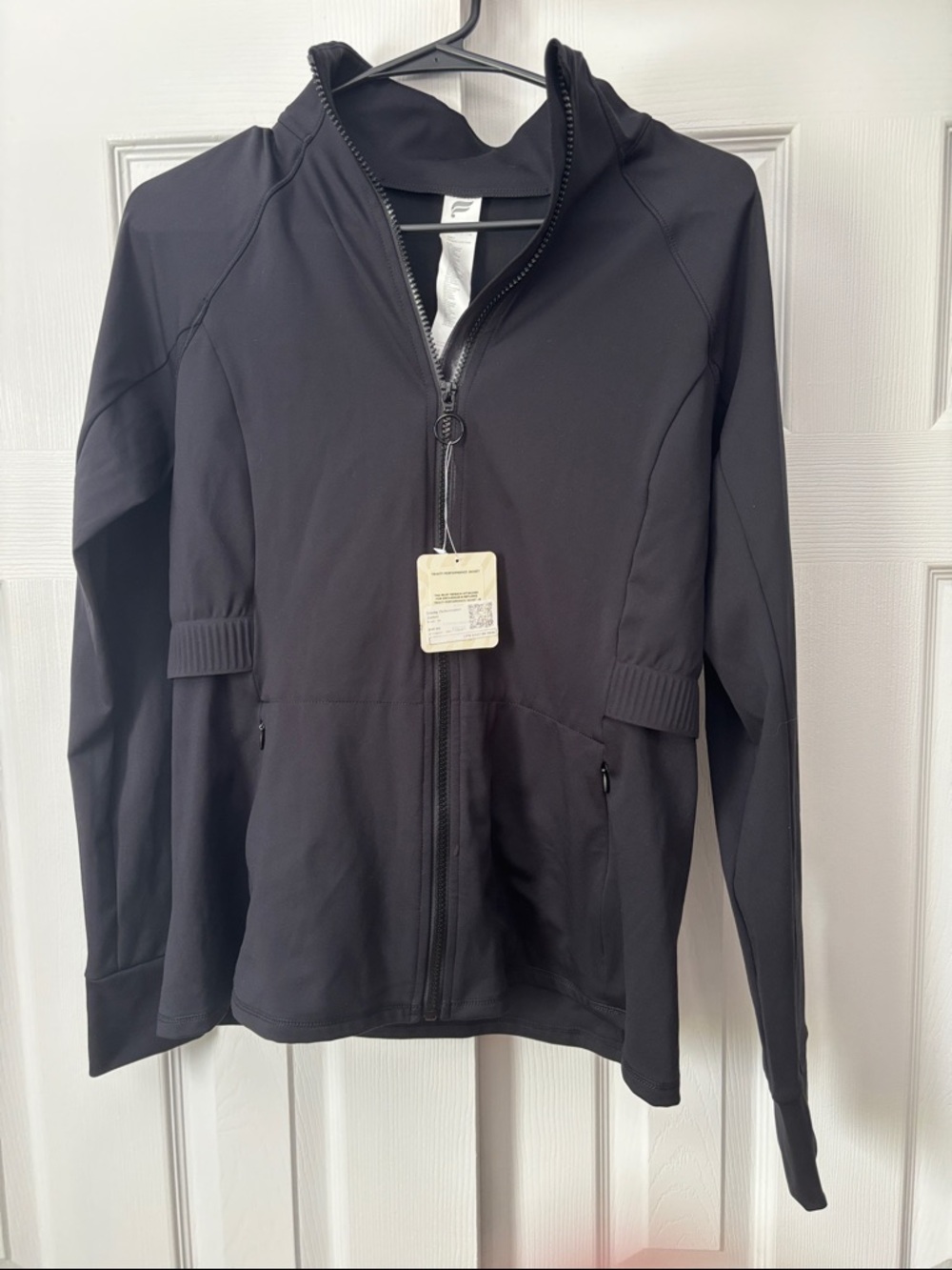 NWT Fabletics Black Trinity Performance Jacket Size Medium - Picture 3 of 8